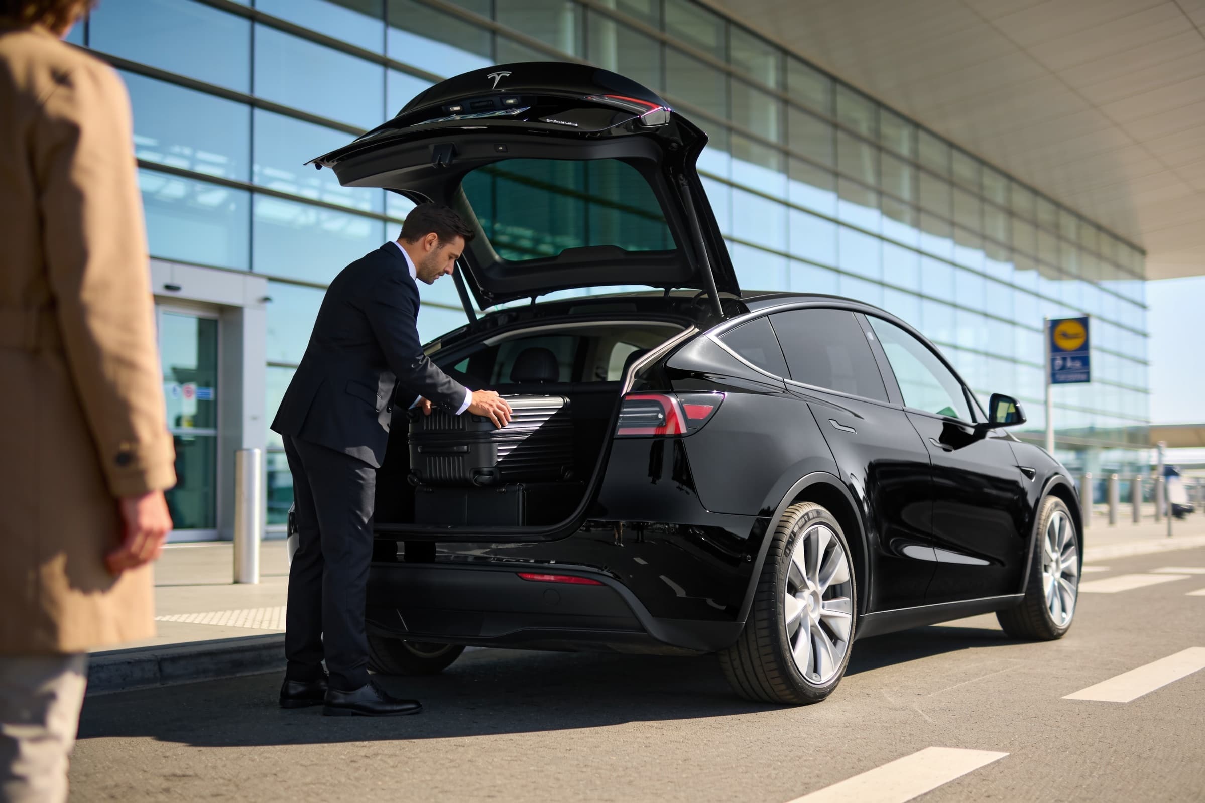Transfert Transfert Orly ⇄ Paris en Tesla avec chauffeur privé